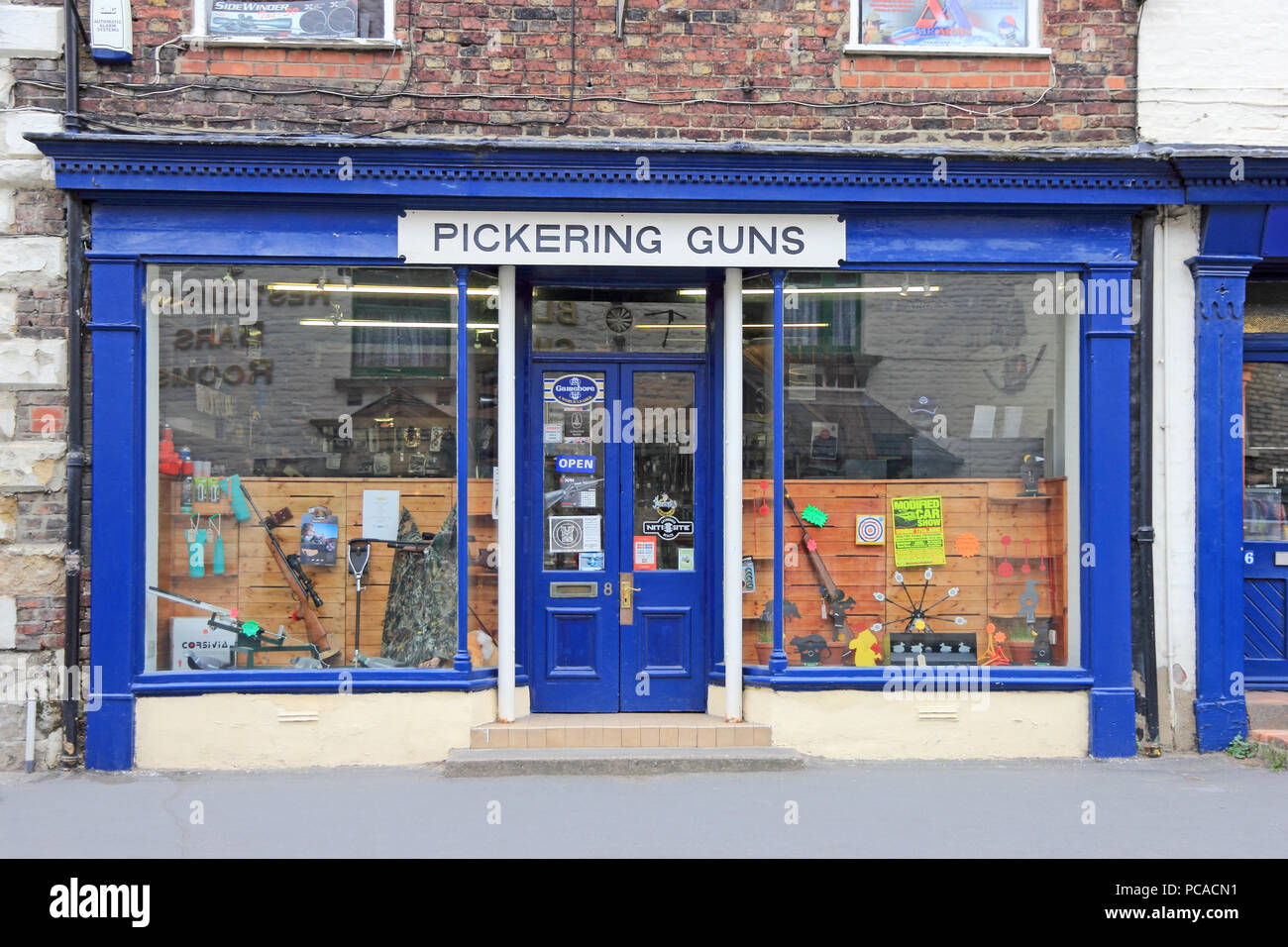Gun shop hires stock photography and images Alamy