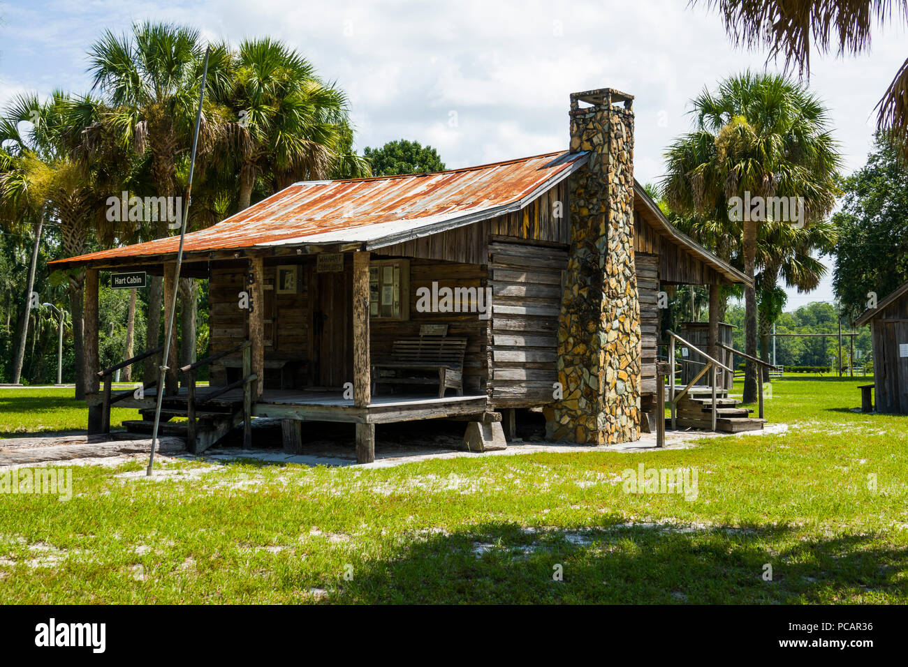 Old historic log cabin located near Wachula Florida Stock Photo Alamy