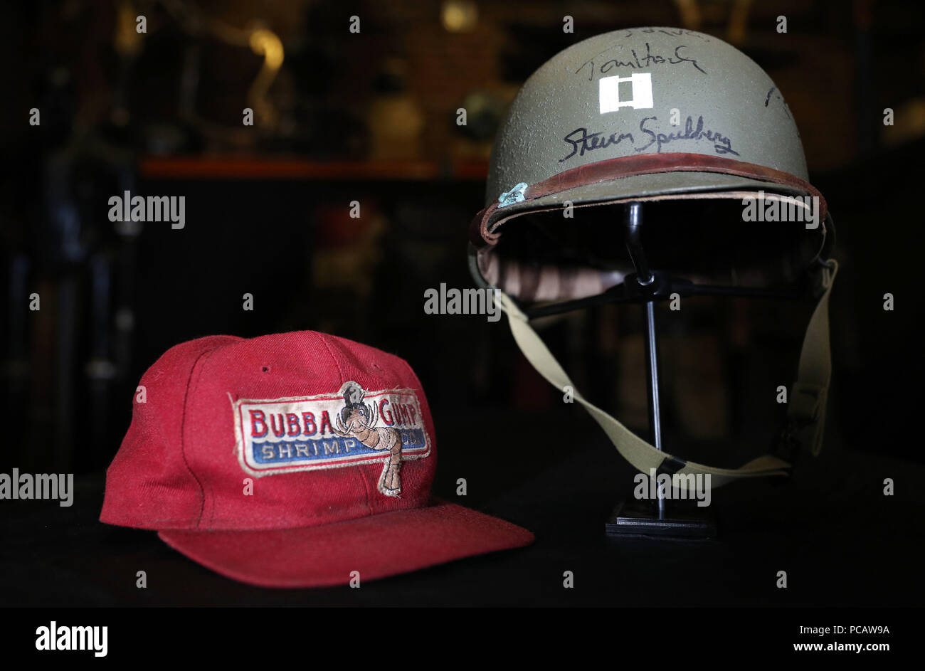 A bubba gump cap worn hi-res stock photography and images - Alamy