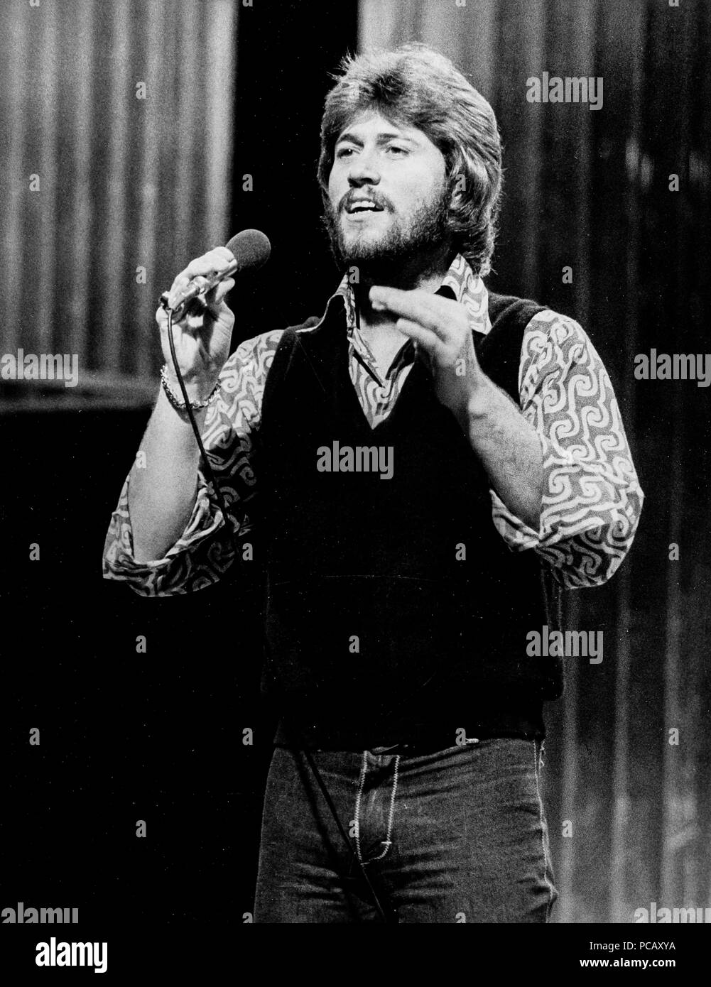 barry gibb, bee gees, top of the pop, bbc, 70s Stock Photo