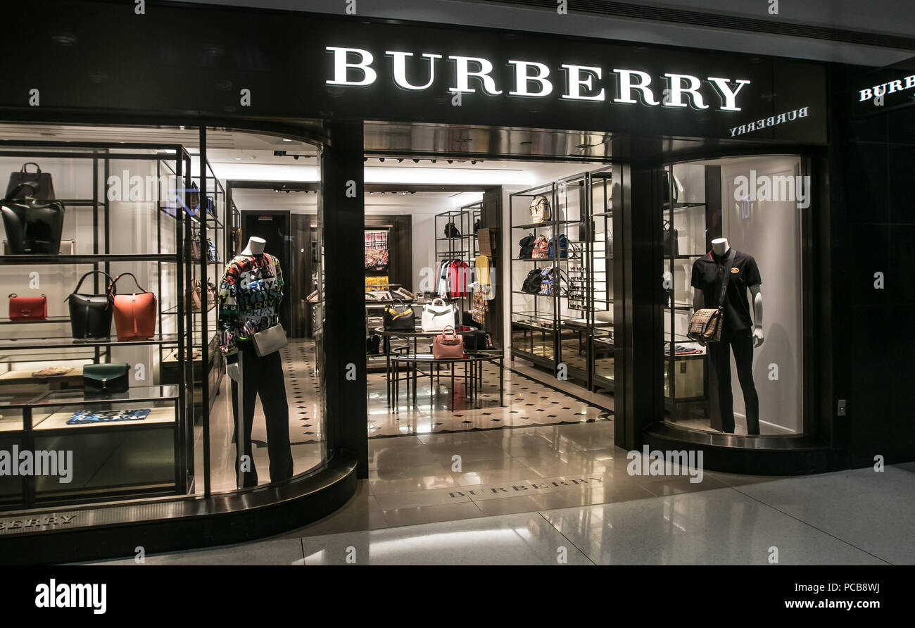 New York, July 20, 2018: The front of a Burberry store in JFK airport's  Terminal One Stock Photo - Alamy