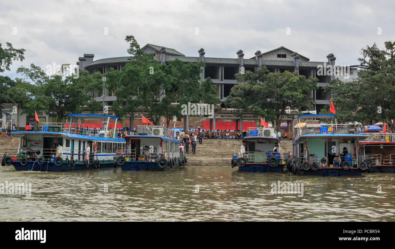 Ancient asian boats hi-res stock photography and images - Alamy
