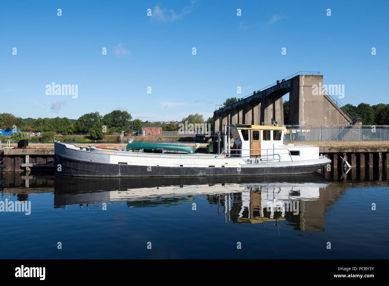 Colwick Sluice Gates on the River Trent in Nottingham, Nottinghamshire England UK Stock Photo