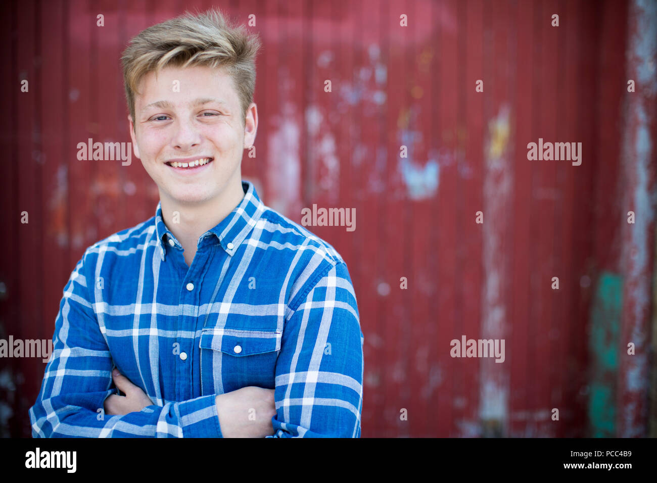Teenagers in urban setting hi-res stock photography and images - Alamy