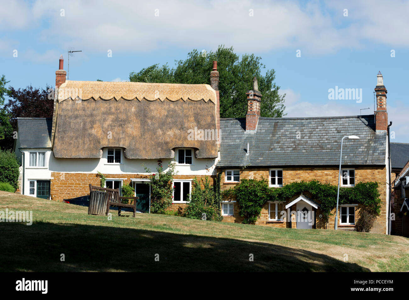 Cottages in Creaton village, Northamptonshire, England, UK Stock Photo