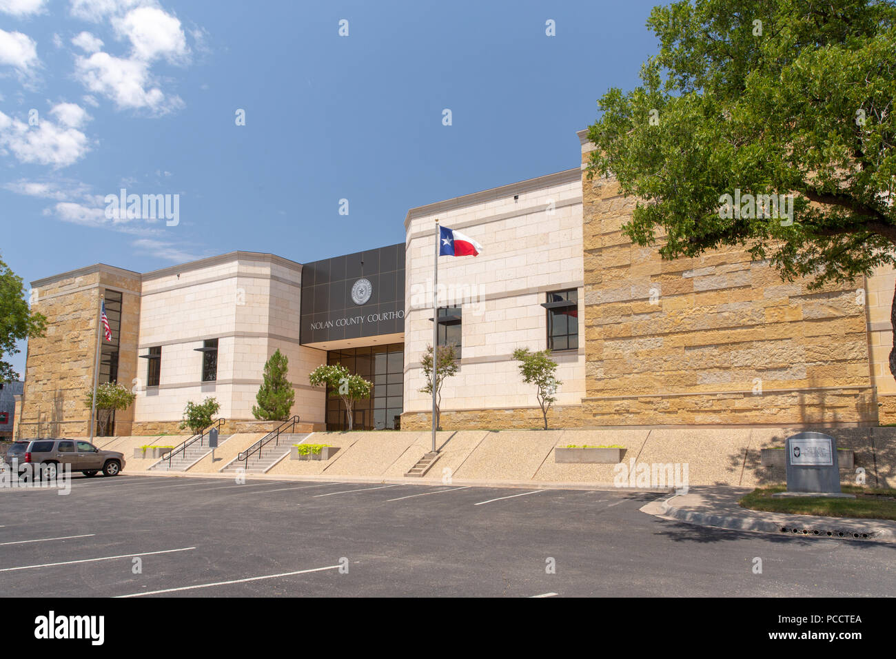The modern 1977 Nolan county courthouse in Sweetwater Texas Stock Photo