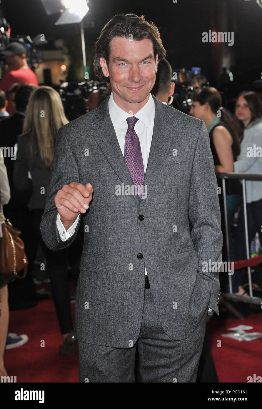 Jerry O Connell arriving at the Scary Movie V Premiere at the Arclight ...