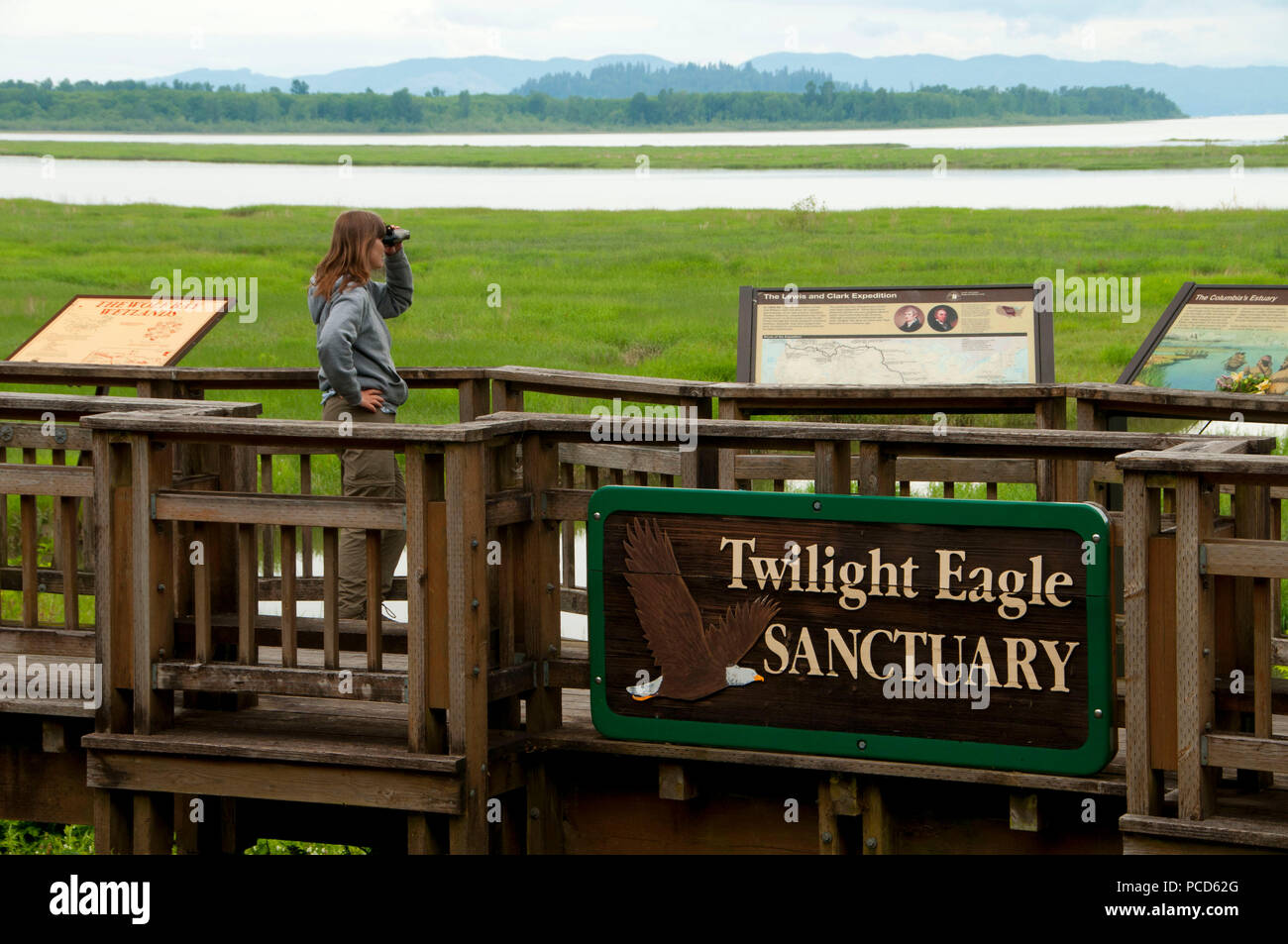 Viewing deck, Twilight Eagle Sanctuary, Oregon Stock Photo Alamy
