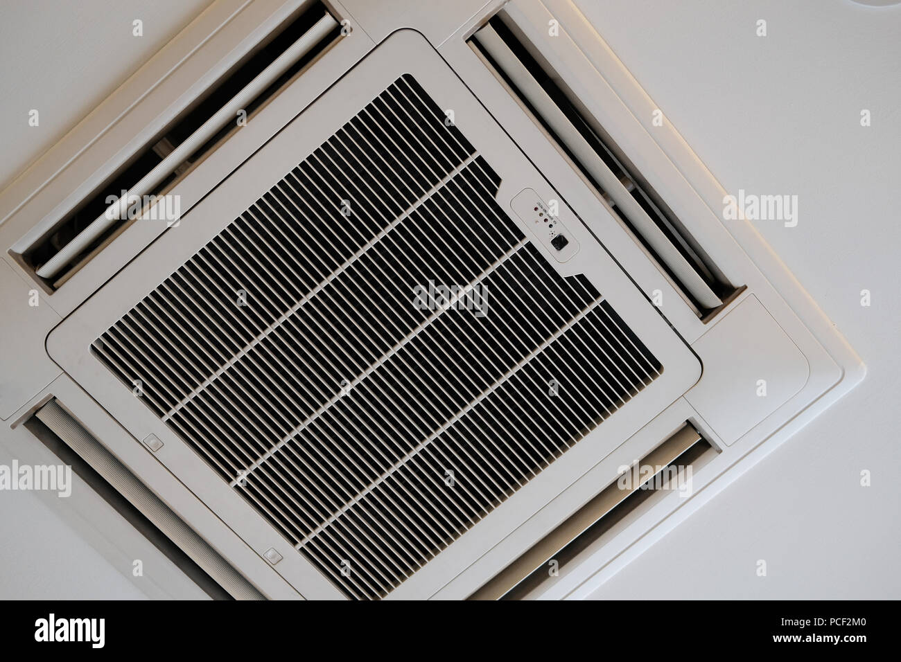 Mounted Cassette Type Air Conditioner On Ceiling Ventilation