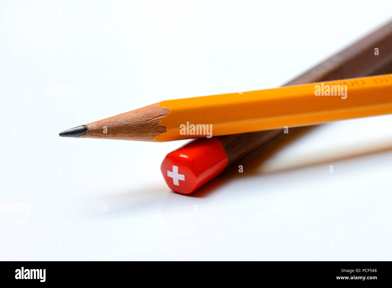 Bleistifte mit Schweizer Kreuz Stock Photo