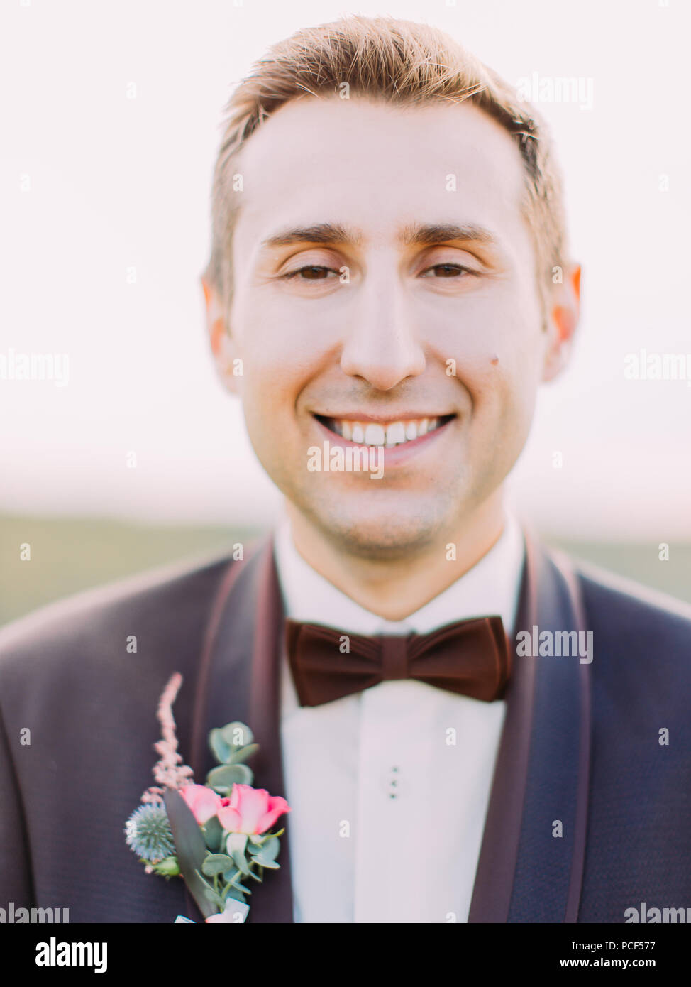 Handsome smiling groom close hi-res stock photography and images - Alamy