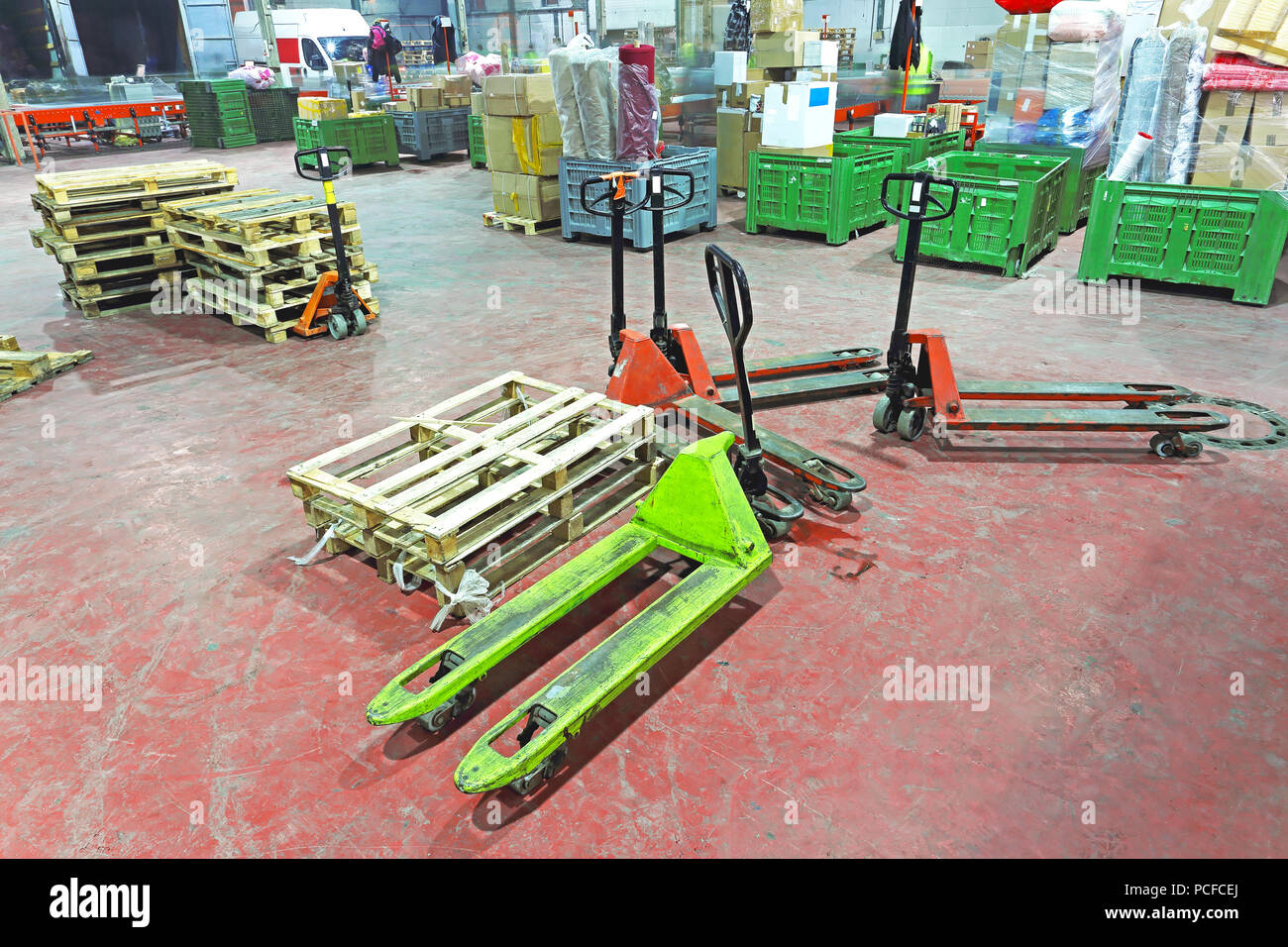 Manual Pallet Jack in shipping and distribution warehouse Stock Photo