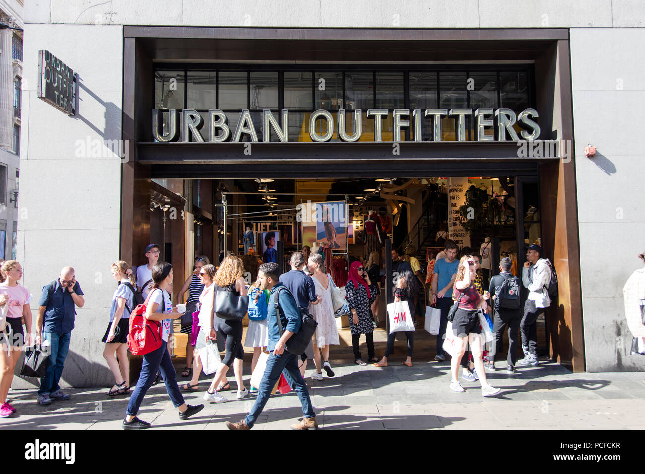 Urban outfitters shop hi-res stock photography and images - Alamy