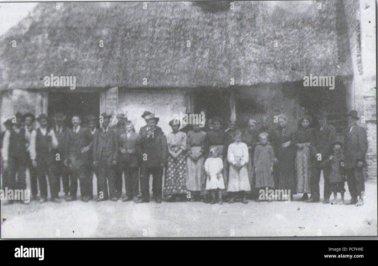 Family portrait italy hi-res stock photography and images - Alamy, image size:1300x915