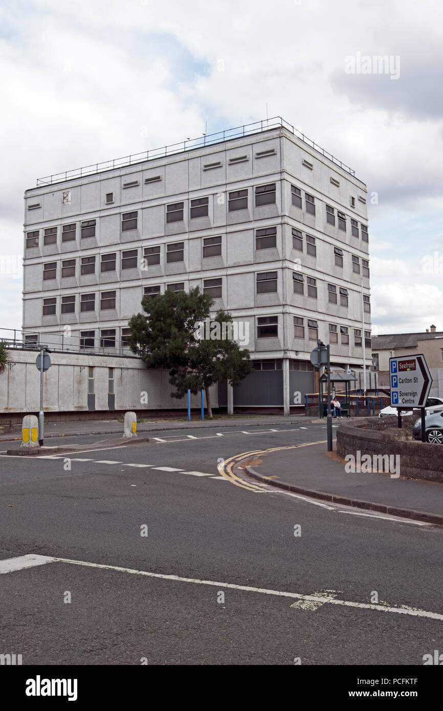 Weston-super-Mare, UK. 1st August, 2018. It has been announced that North Somerset Council intends to demolish Weston-super-Mare’s former police station and replace it with a block of upmarket flats as part of its plans for the regeneration of the town centre. The police station, which dates from the 1970s and was designed by Bernard Adams, closed in 2017 and demolition work is expected to start in November 2018 after asbestos has been removed from the building. Keith Ramsey/Alamy Live News Stock Photo