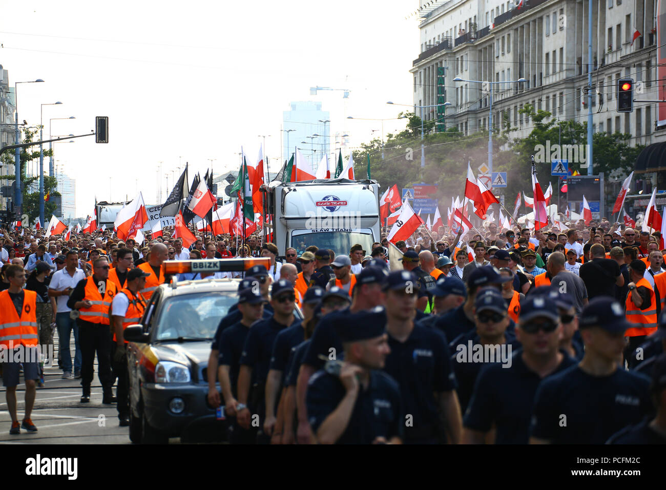 Poland, Warsaw, 1st August 2018: Celebrations on 74th anniversary of Warsaw Uprising in the center of Polish capitol. Masses of participants show flags and flare fires to remember of the city fighters of 1944 during World War II. ©Madeleine Ratz/Alamy Live News Stock Photo