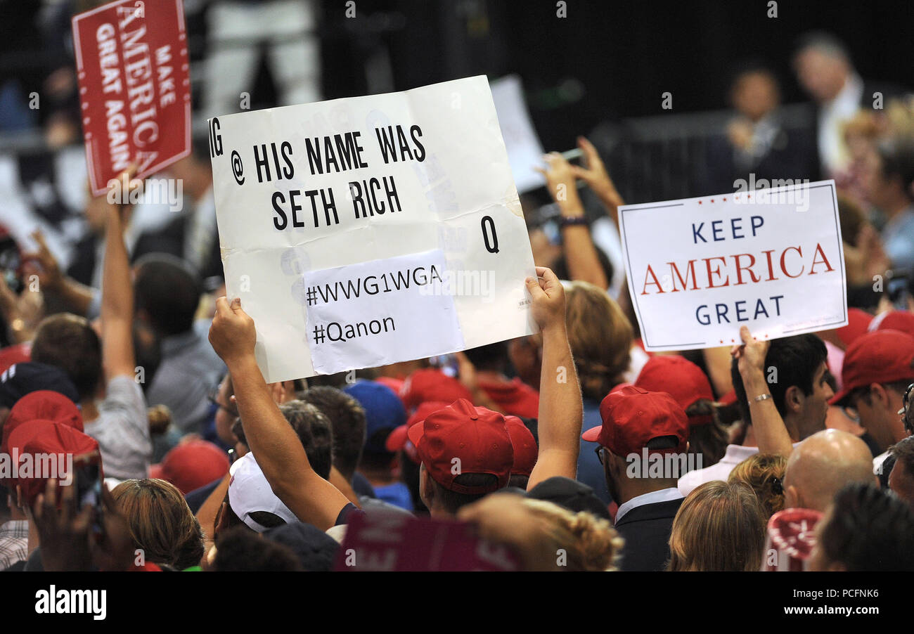 Tampa, Florida, USA. July 31, 2018 - Tampa, Florida, United States - An attendee at U.S. President Donald Trump's Make America Great Again Rally holds a sign regarding the debunked Seth Rich murder conspiracy theory on July 31, 2018 at the Florida State Fairgrounds in Tampa, Florida. Followers of 'Q', an anonymous person or group of people who claim to be privy to government secrets, are believers in a fringe internet conspiracy theory called 'QAnon'. (Paul Hennessy/Alamy) Credit: Paul Hennessy/Alamy Live News Stock Photo