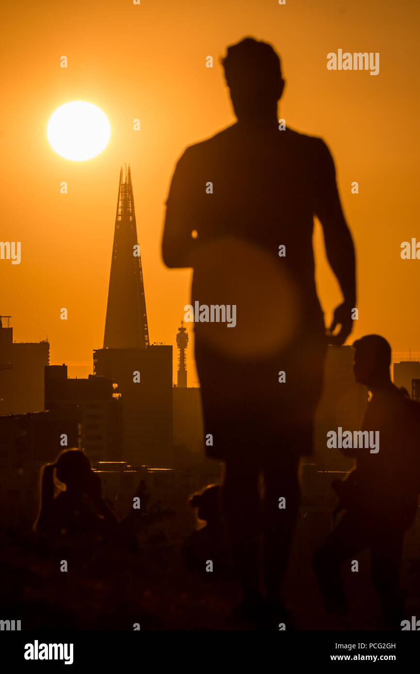 London, UK. 2nd August, 2018. UK Weather: Dramatic sunset from the top ...