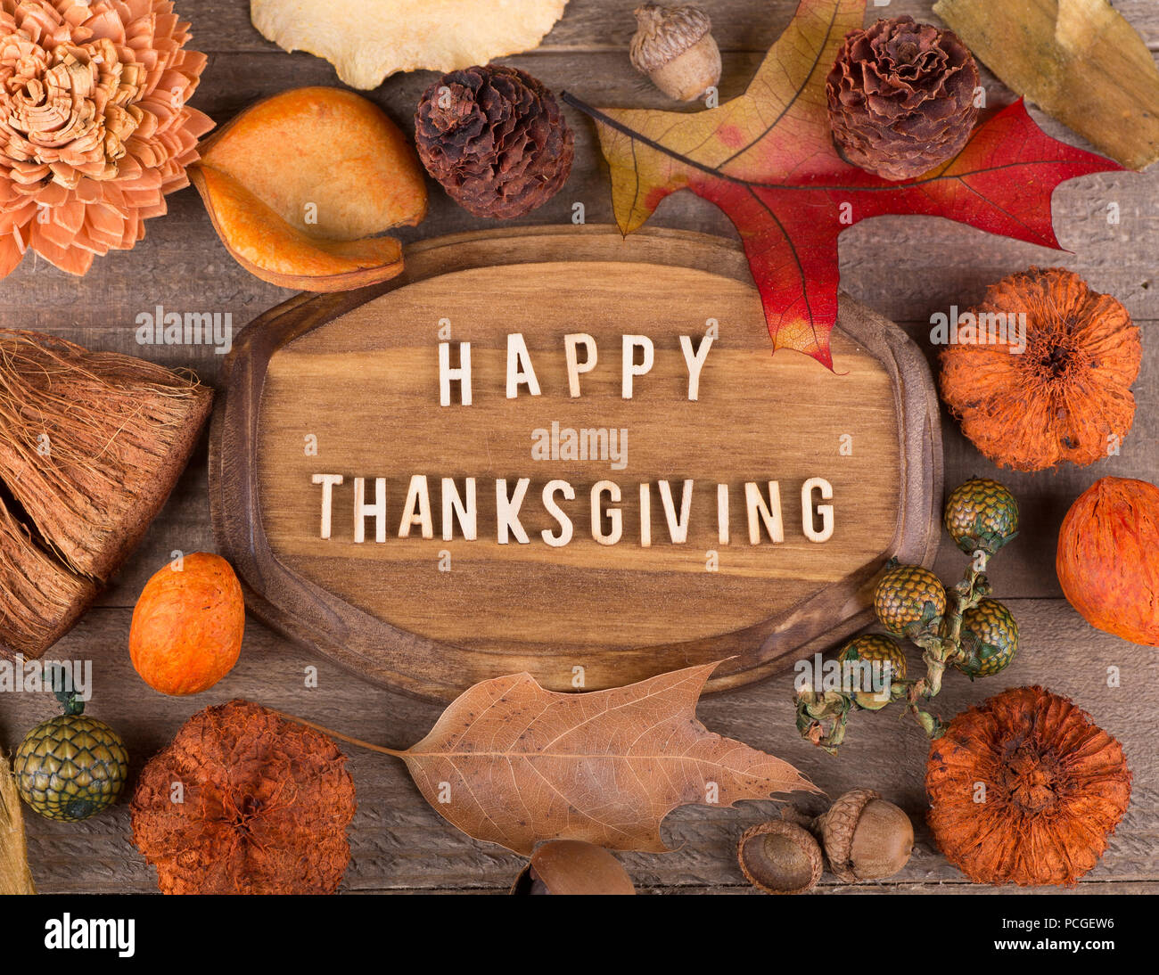 Happy thanksgiving lettering hi-res stock photography and images - Alamy