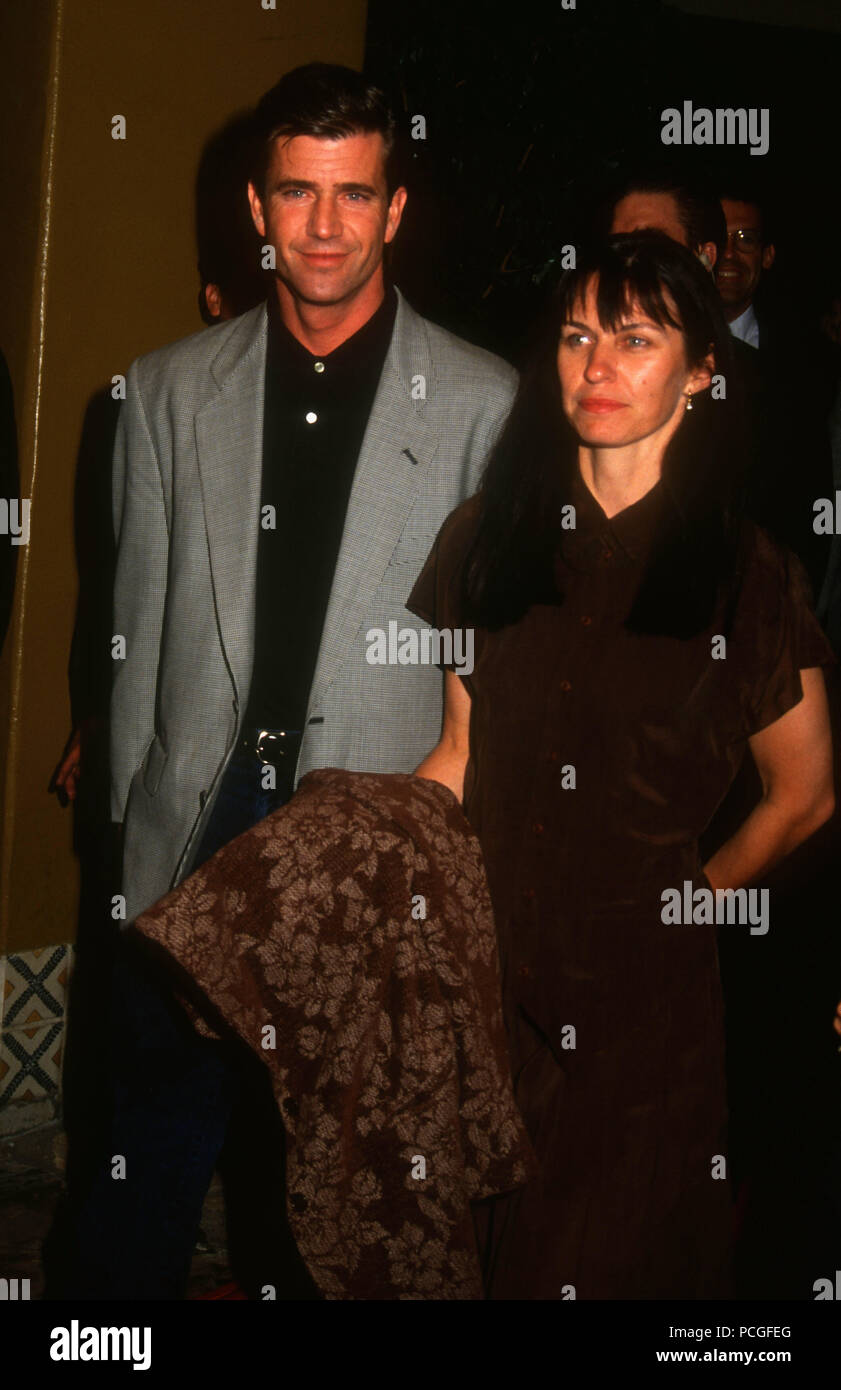 WESTWOOD, CA - MAY 11: Actor Mel Gibson and wife Robyn Moore Gibson attend Warner Bros. Pictures 'Lethal Weapon 3' Premiere on May 11, 1992 at the Mann Village Theatre in Westwood, California. Photo by Barry King/Alamy Stock Photo Stock Photo