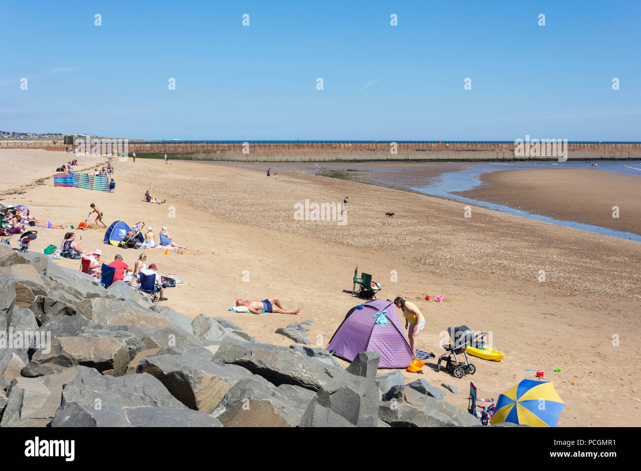 Roker Pier Summer Hi res Stock Photography And Images Alamy roker-pier-summer-hi-res-stock-photography-and-images-alamy