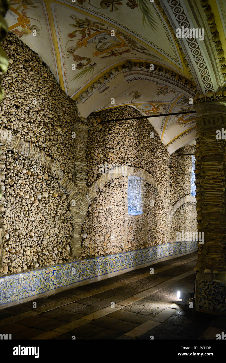 Portugal, evora: the Chapel of Bones, La Capela dos Ossos, builti in the XVIth century by a Franciscan monk. Stock Photo