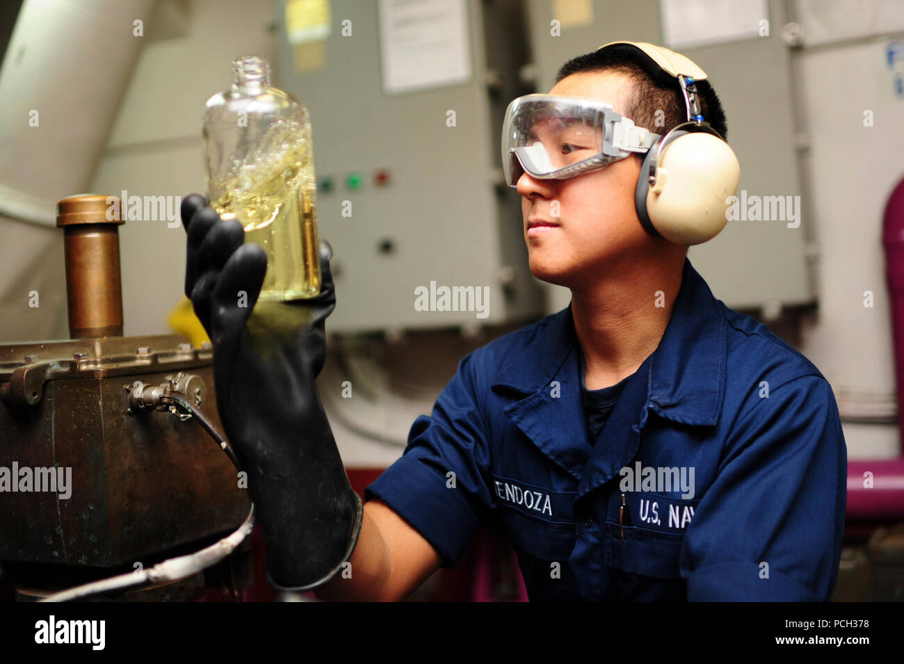 Jp 5 aviation fuel hires stock photography and images Alamy