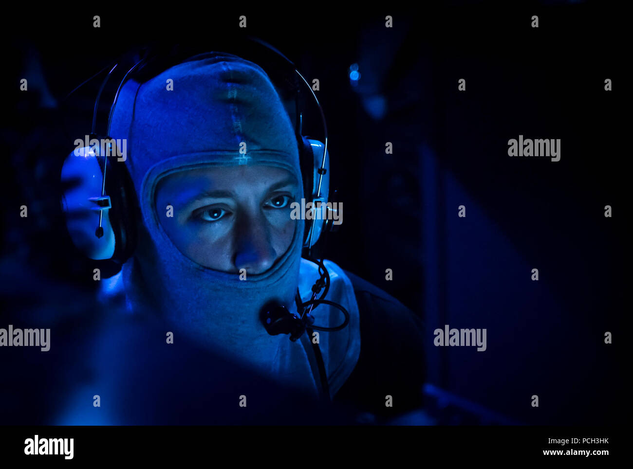 ATLANTIC OCEAN (April 5, 2018) Operations Specialist 2nd Class Colin Black mans a console during a Flag Officer Sea Training 'Weekly War' scenario aboard the Arleigh Burke-class guided-missile destroyer USS Ross (DDG 71) April 5, 2018. Ross, forward-deployed to Rota, Spain, is on its sixth patrol in the U.S. 6th Fleet area of operations in support of regional allies and partners and U.S. national security interests in Europe. Stock Photo