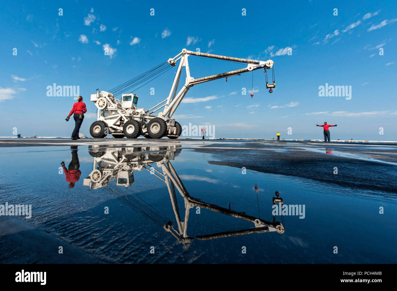 ARABIAN GULF (Jan. 15, 2014) Sailors assigned to the crash and salvage ...