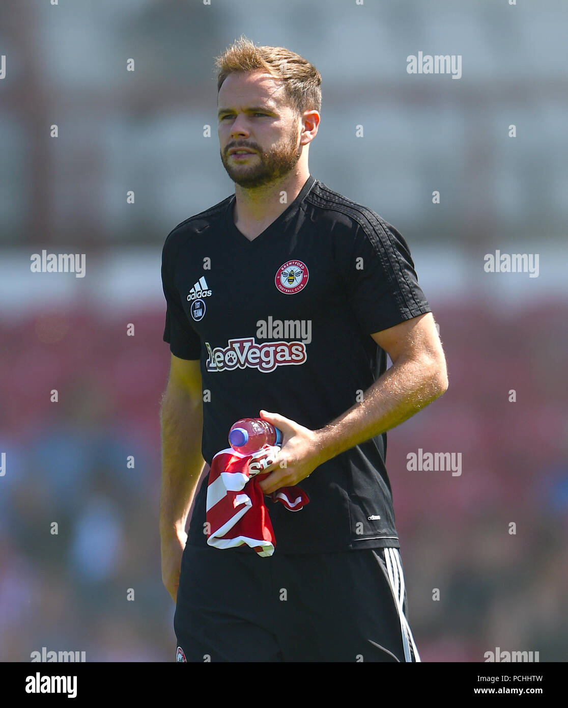 Brentford's Alan Judge ahead of the match Stock Photo Alamy