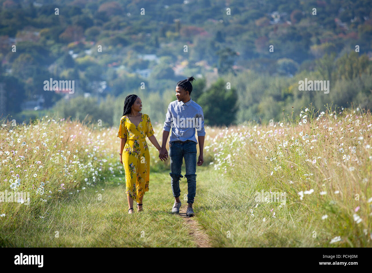 Couple holding hands walking hi-res stock photography and images - Alamy