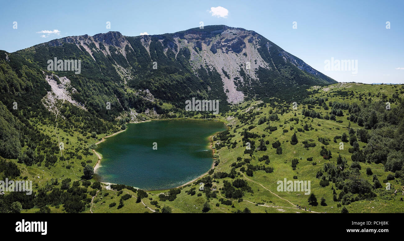 Šator Mountain (Šator planina) is in the Dinaric Alps, Bosnia and  Herzegovina. Just below the peak, the Šator Lake (Šatorsko jezero) is  positioned Stock Photo - Alamy