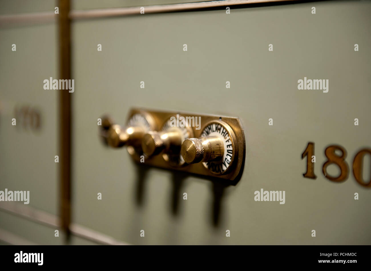 coffre-fort-de-banque-hi-res-stock-photography-and-images-alamy