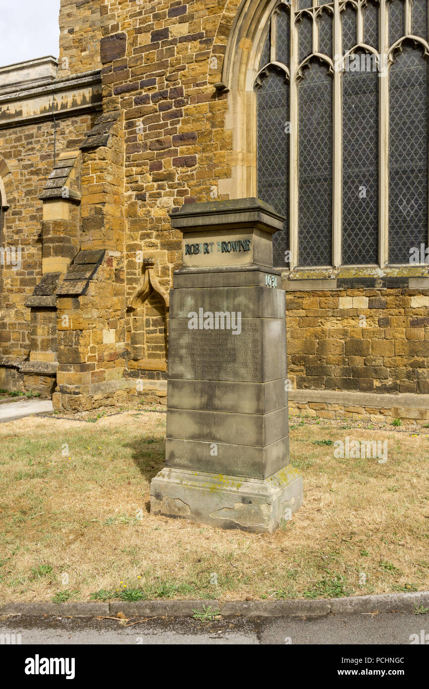 Memorial to Robert Browne (1550-1633) founder of the Brownists, separatists from Church of England before 1620; St Giles, Northampton, UK Stock Photo