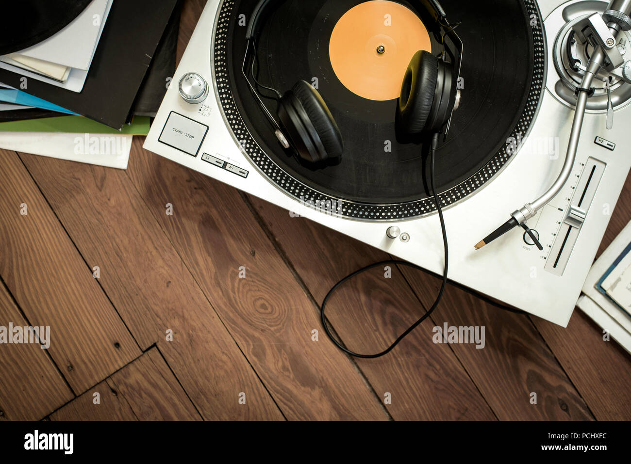 retro,record player,listening music Stock Photo Alamy