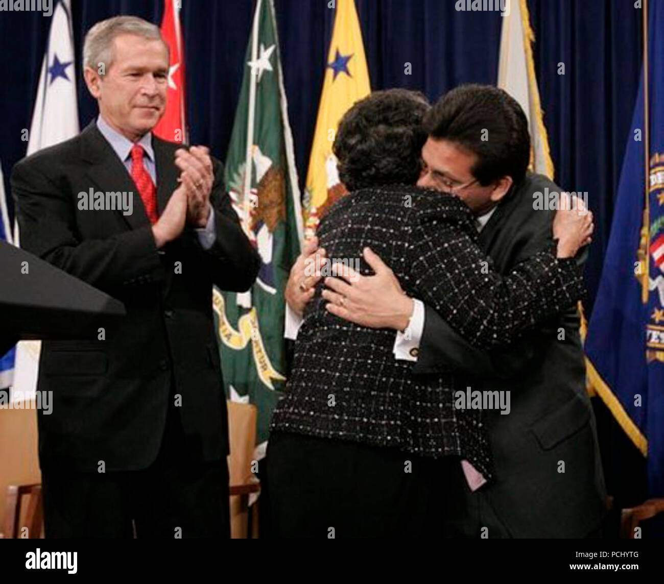 Alberto Gonzales embraces own mother (2005-02-14). Stock Photo