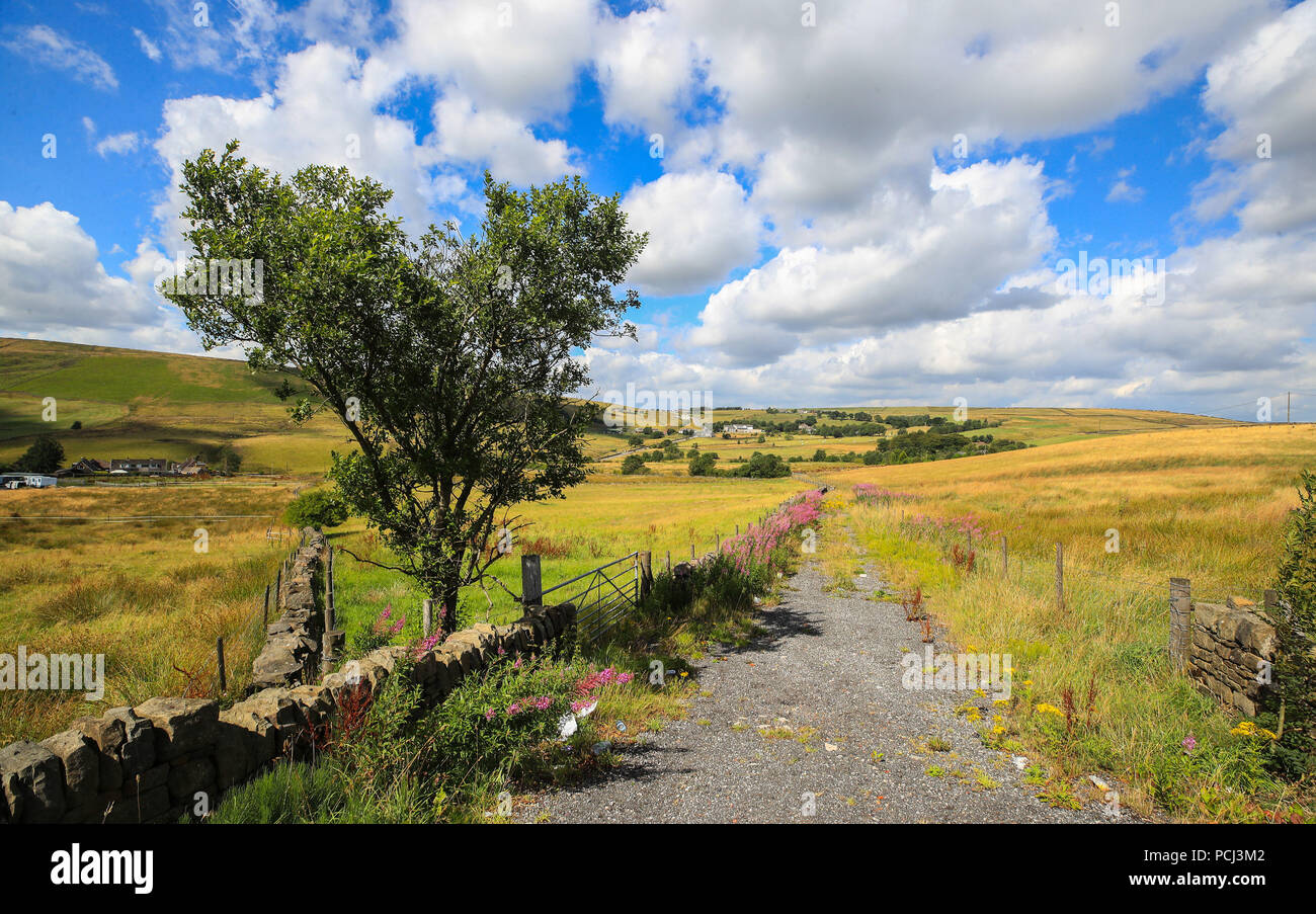 Weather snow saddleworth hires stock photography and images Alamy