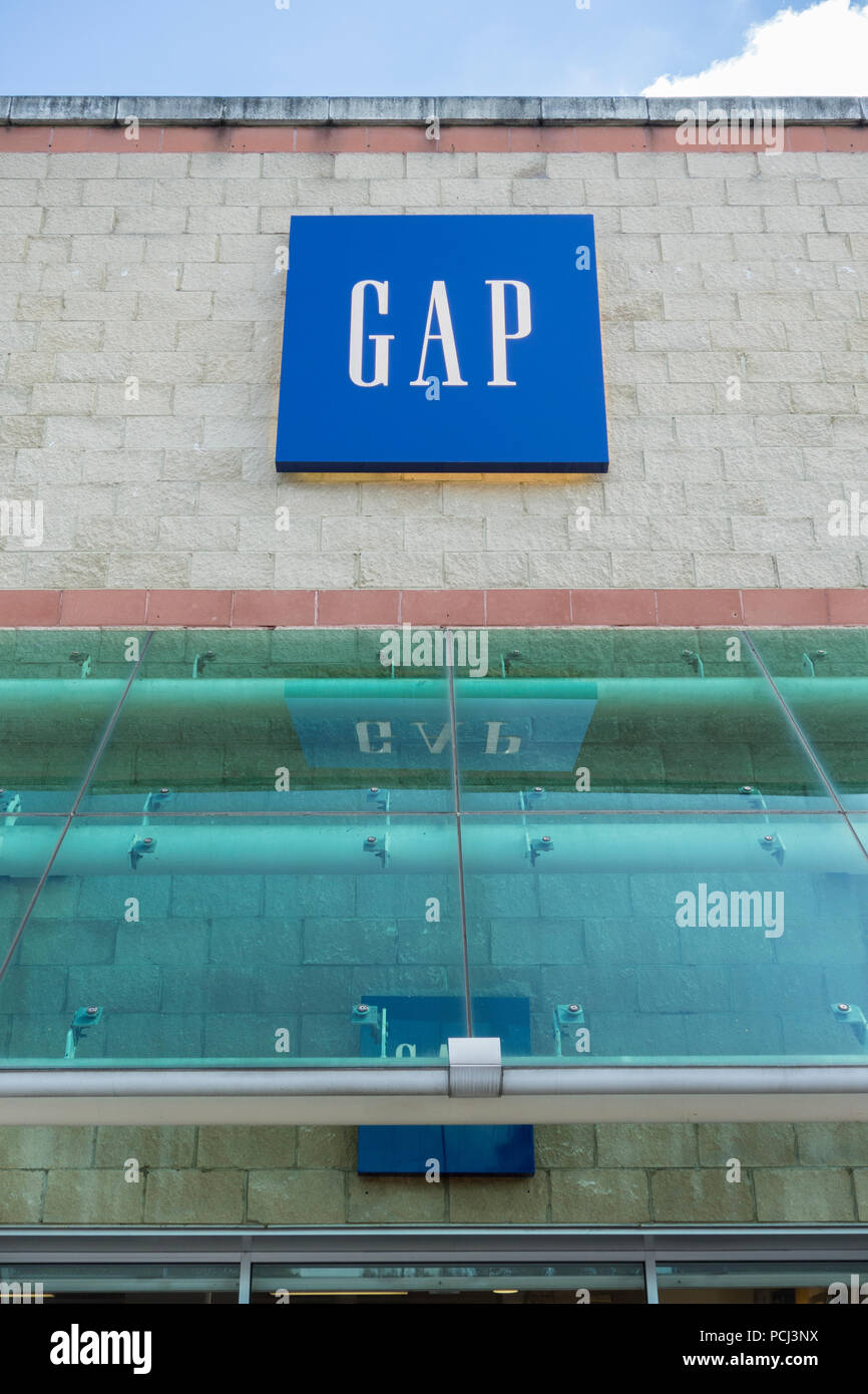 gap hours park royal