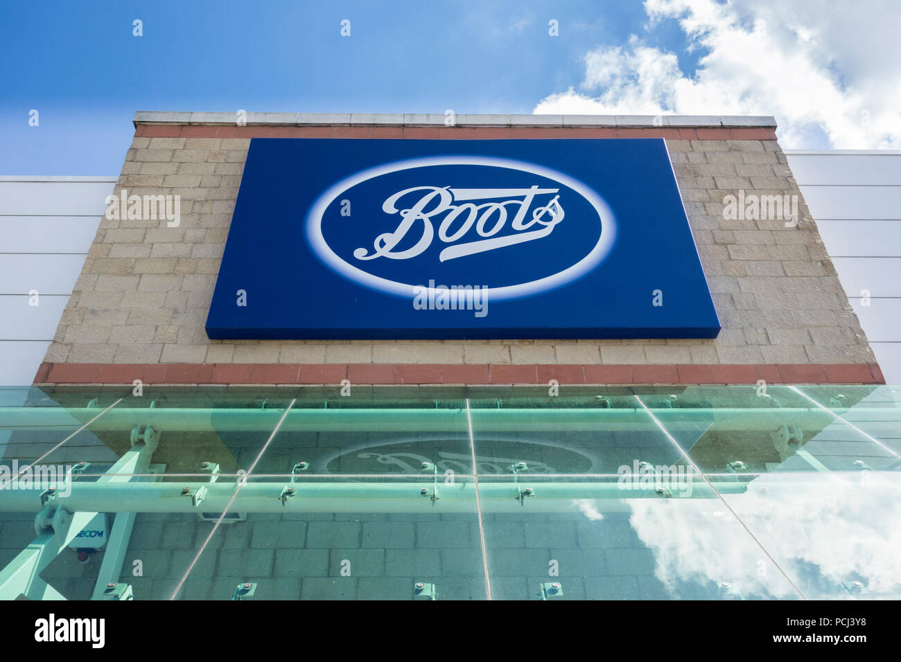 Boots the Chemists store exterior, Kew Retail Park, Bessant Drive, Richmond, London, TW9, UK Stock Photo