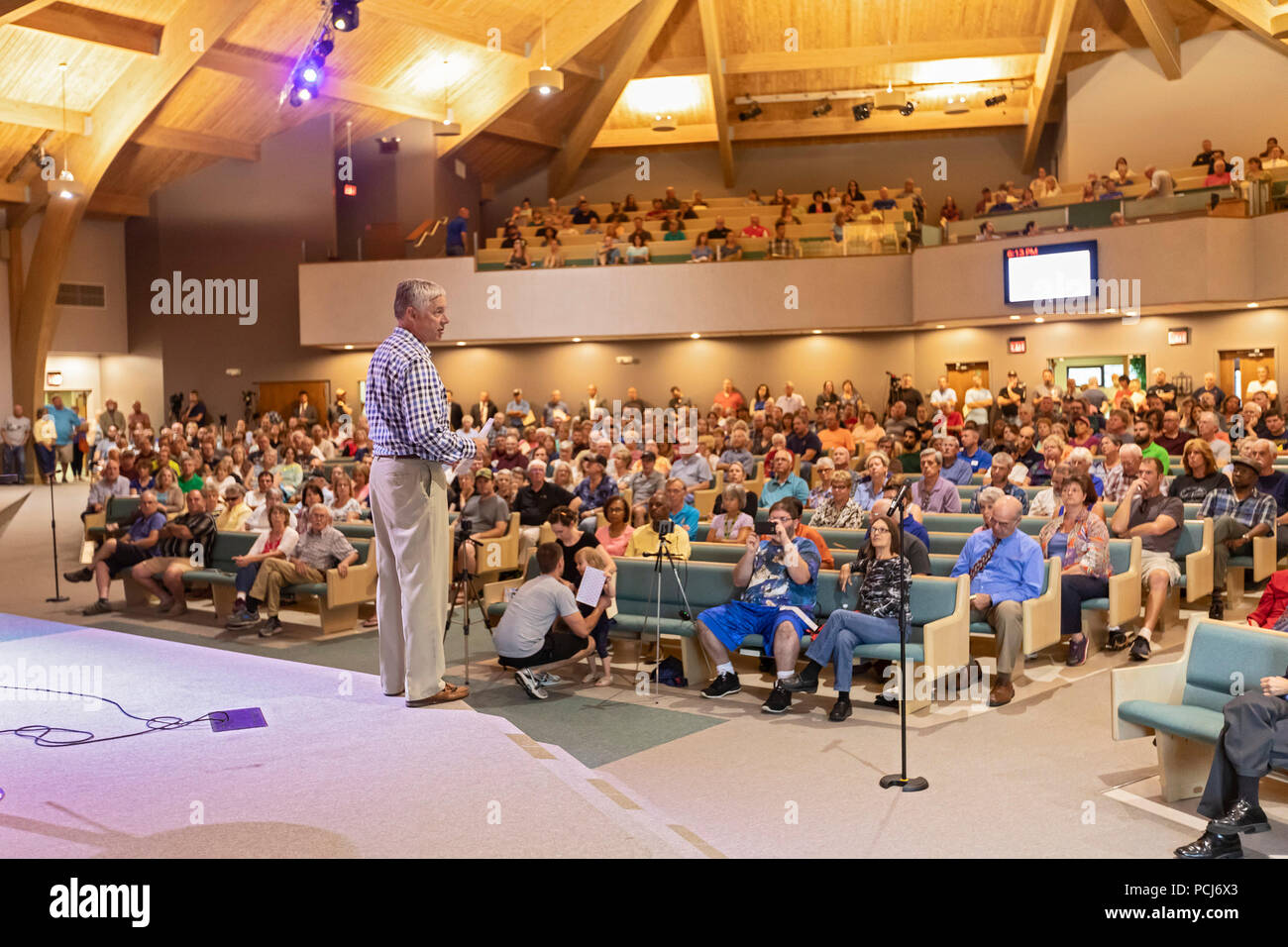 Parchment, Michigan â€“ Congressman Fred Upton speaks as residents attend a public meeting to learn about PFAS, which has been found in high concentra Stock Photo