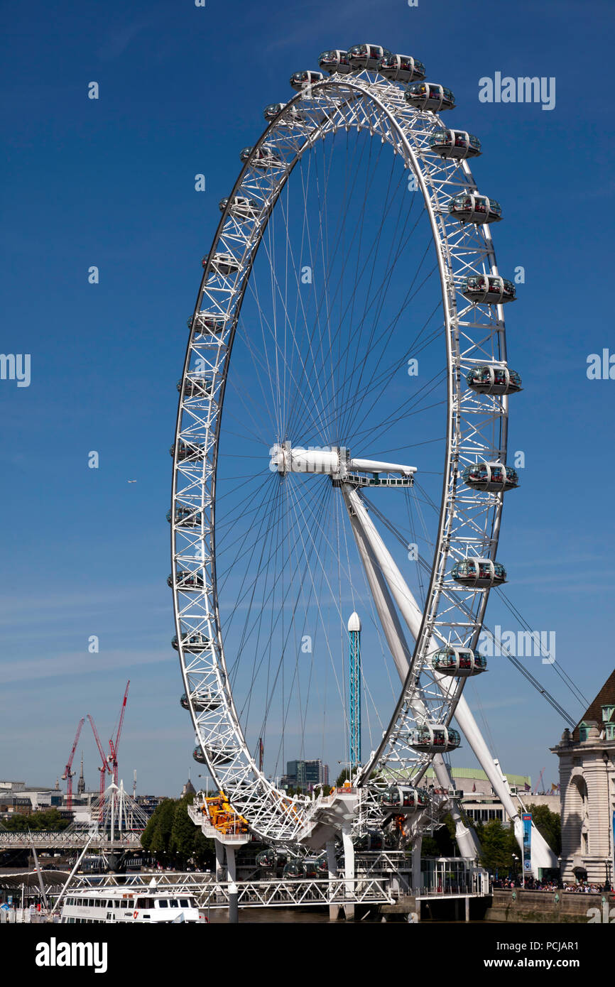 London eye giant ferris wheel hi-res stock photography and images - Alamy