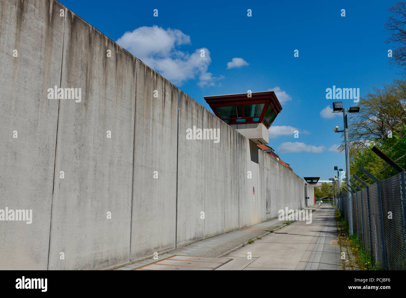 Mauer, Justizvollzugsanstalt, Seidelstrasse, Tegel, Reinickendorf, Berlin, Deutschland Stock Photo