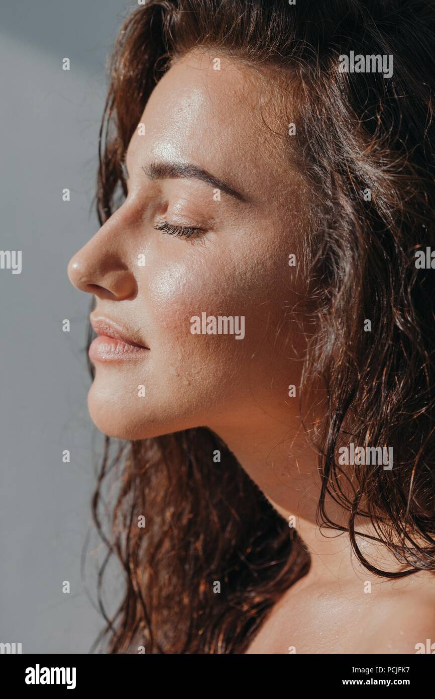 Portrait of a beautiful woman with her eyes closed Stock Photo - Alamy
