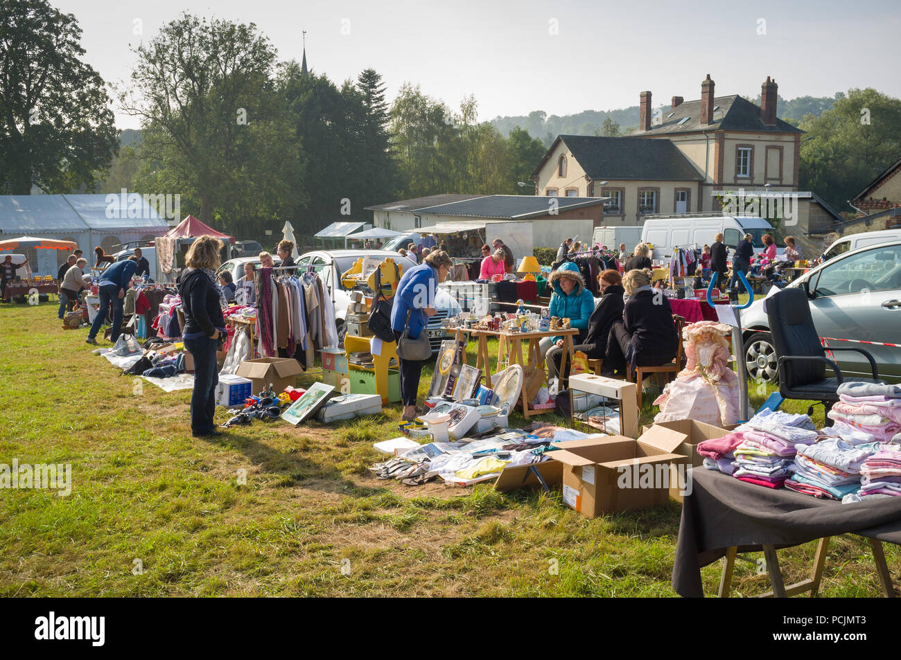 Vide Grenier High Resolution Stock Photography And Images Alamy