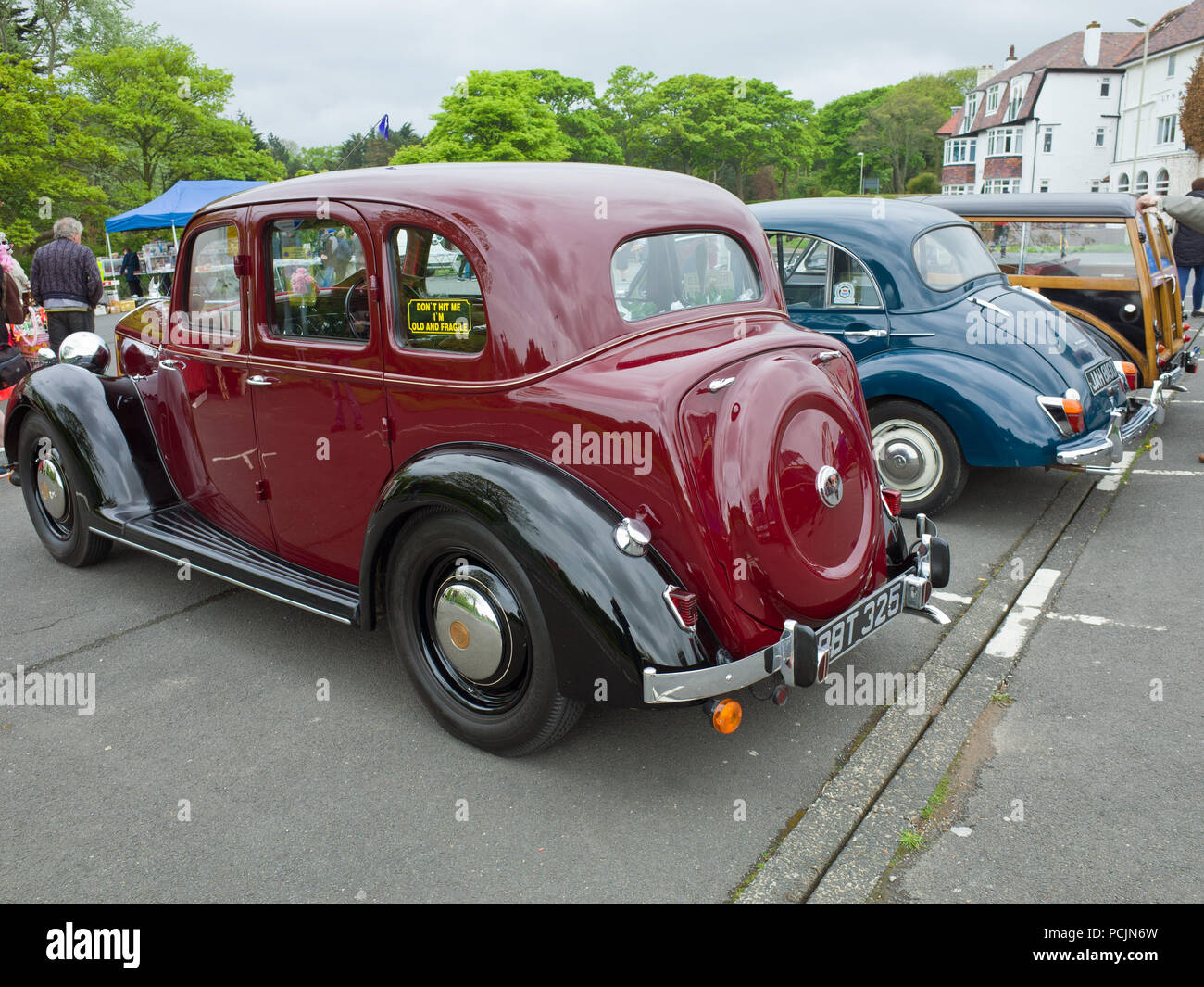 Maroon saloon hi-res stock photography and images - Alamy