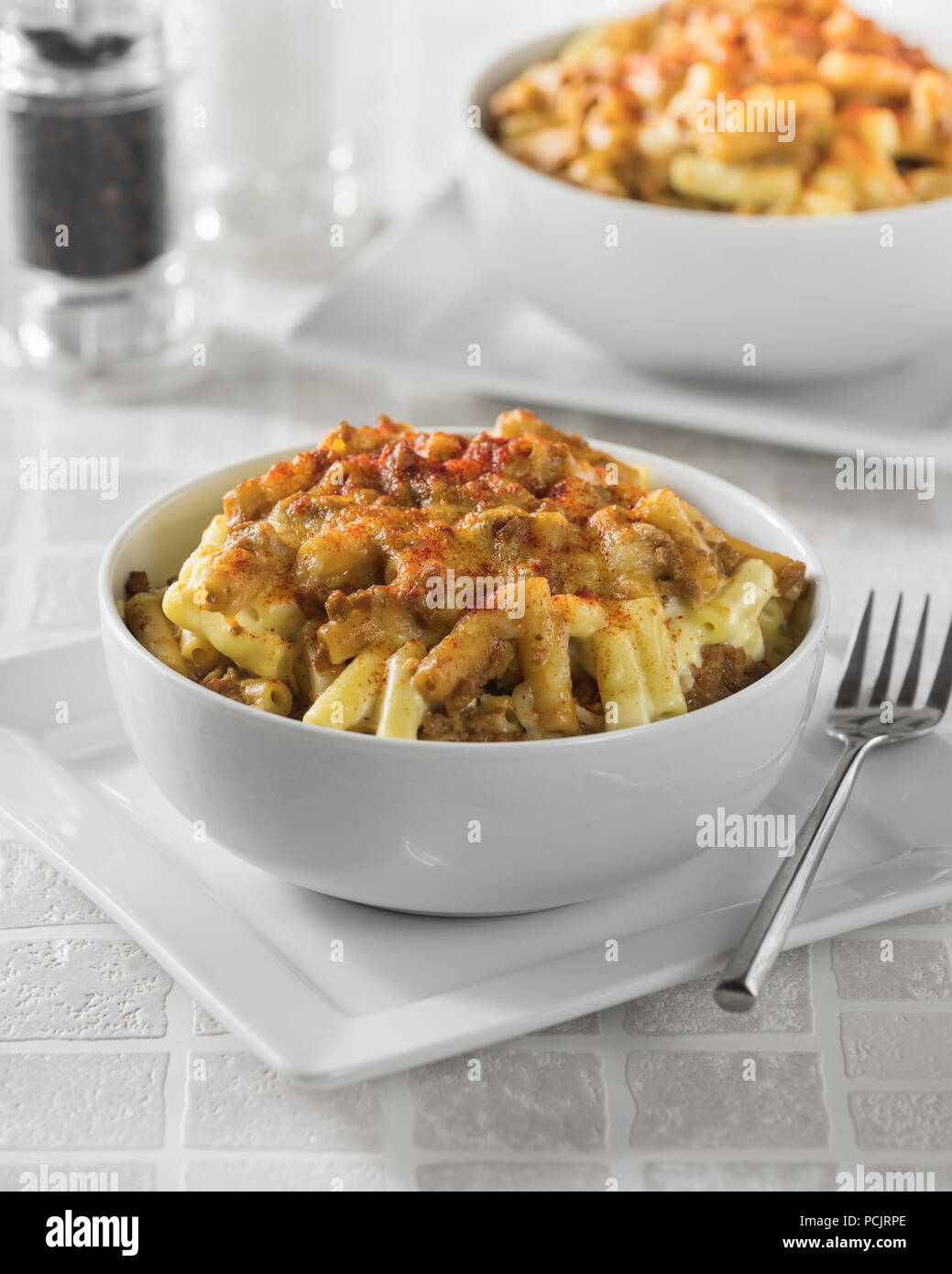 Beef mac and cheese. Minced beef and macaroni cheese Stock Photo Alamy