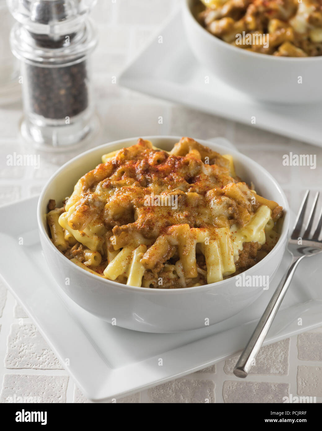 Beef mac and cheese. Minced beef and macaroni cheese Stock Photo Alamy