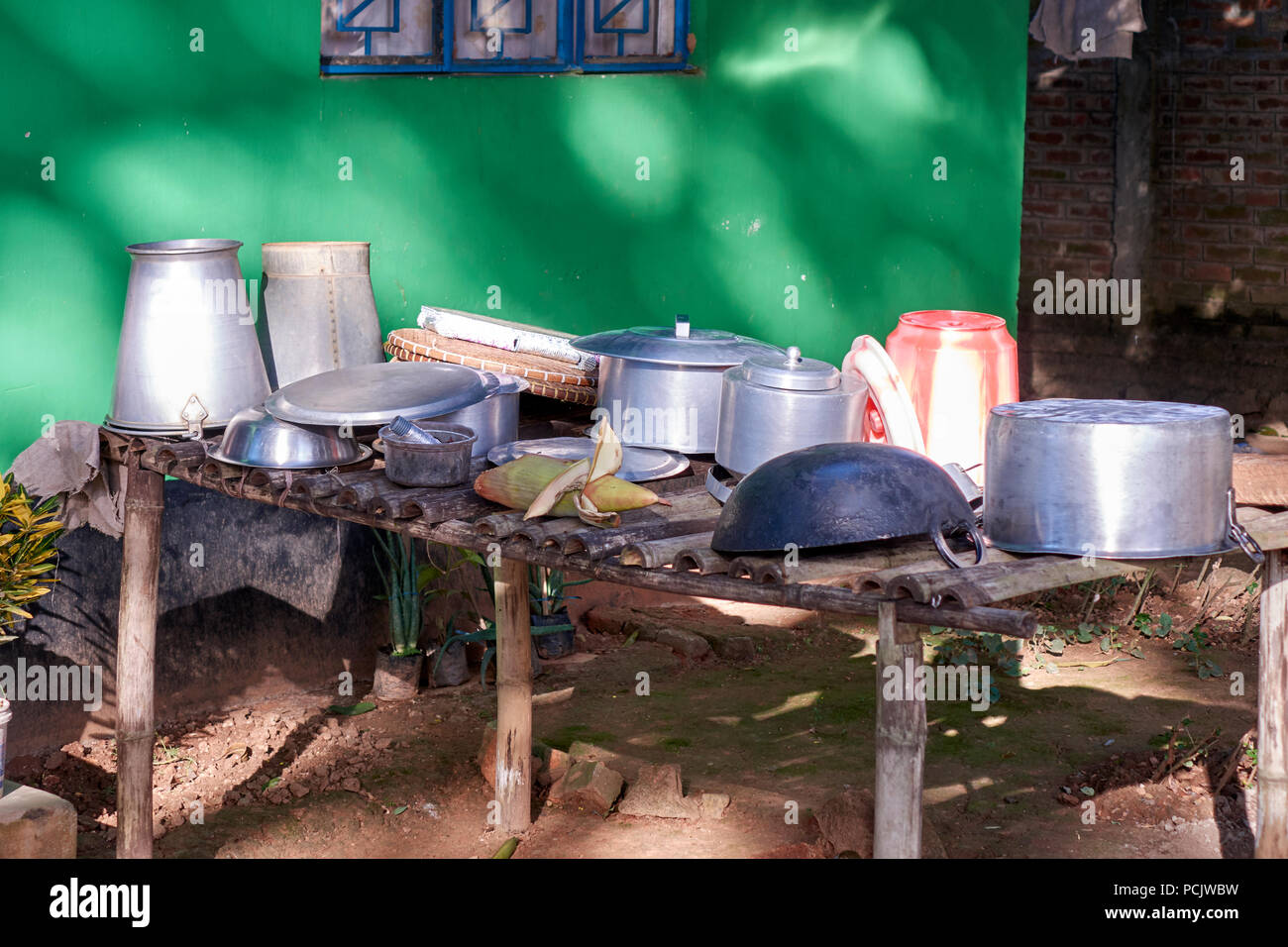 Pots & pans drying outside kitchen in India Stock Photo