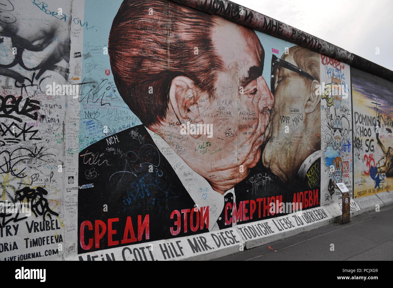 'Brother kiss', East Side Gallery, Berlin, Germany Stock Photo