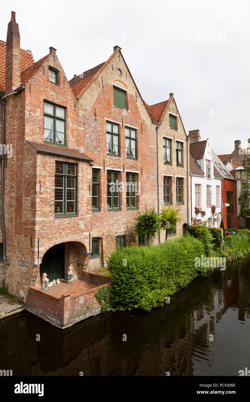 Typical old houses in Bruges, Belgium canalside Stock Photo Alamy